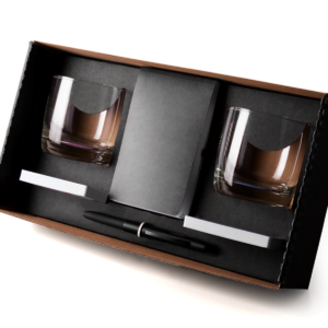 Na Falconi Brindes você encontra Copo Whisky Personalizado e diversas opções promocionais de brindes personalizados, e também brindes de luxo.